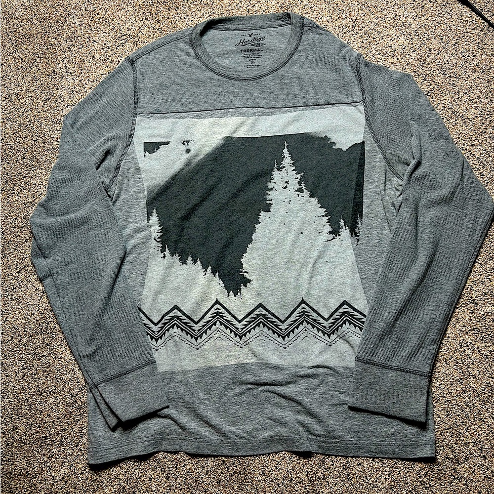 American Eagle grey shirt